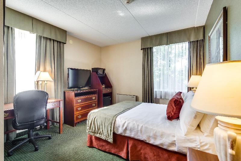 Monte Carlo Inn Airport Suites Mississauga Exterior photo